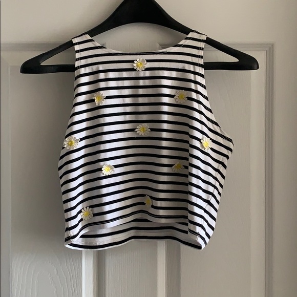 LF Daisy Crop Top - Picture 2 of 4